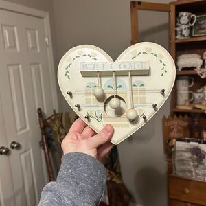 Heart-Shaped Welcome Wall Decor - Cream and Green